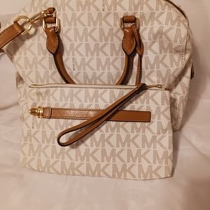 Bundle Authentic Michael Kors Lrg satchel and MK Chaleston Med Wristlet BUNDLE
